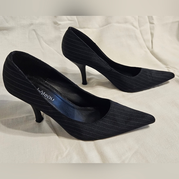 Le Chateau pinstripe 3 1/2" stiletto pump Size 7 - Picture 8 of 9